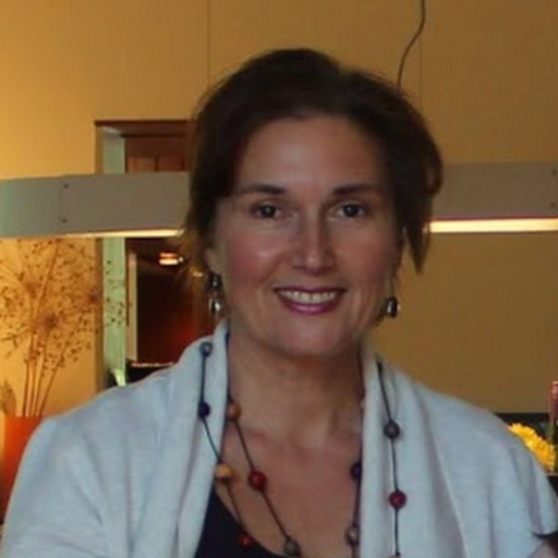 headshot of Laura Olac